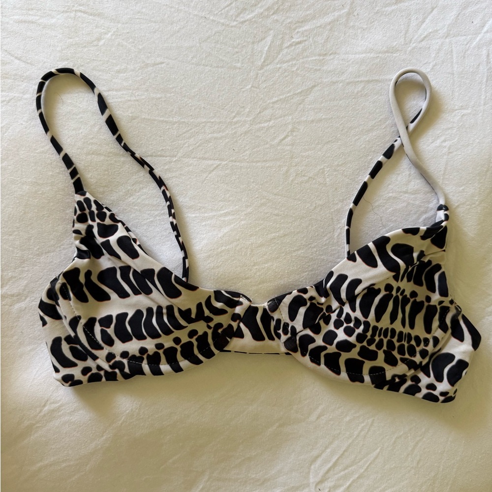 🖤 S O L D 🖤 Benoa Shea Top in Hebrew Cone